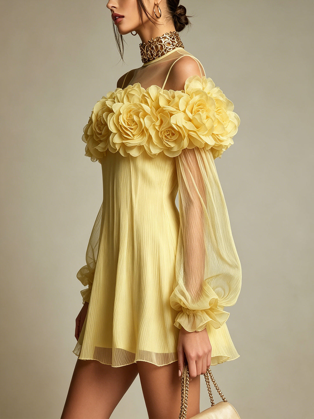 Liziana – Rochie Mini Plisată cu Ornamente Florale 3D