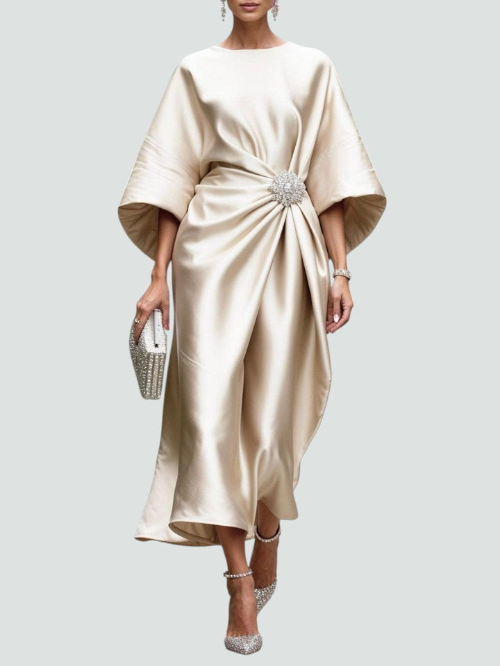Marijona - Rochie lungă Modernă cu Mâneci Cape Din Satin