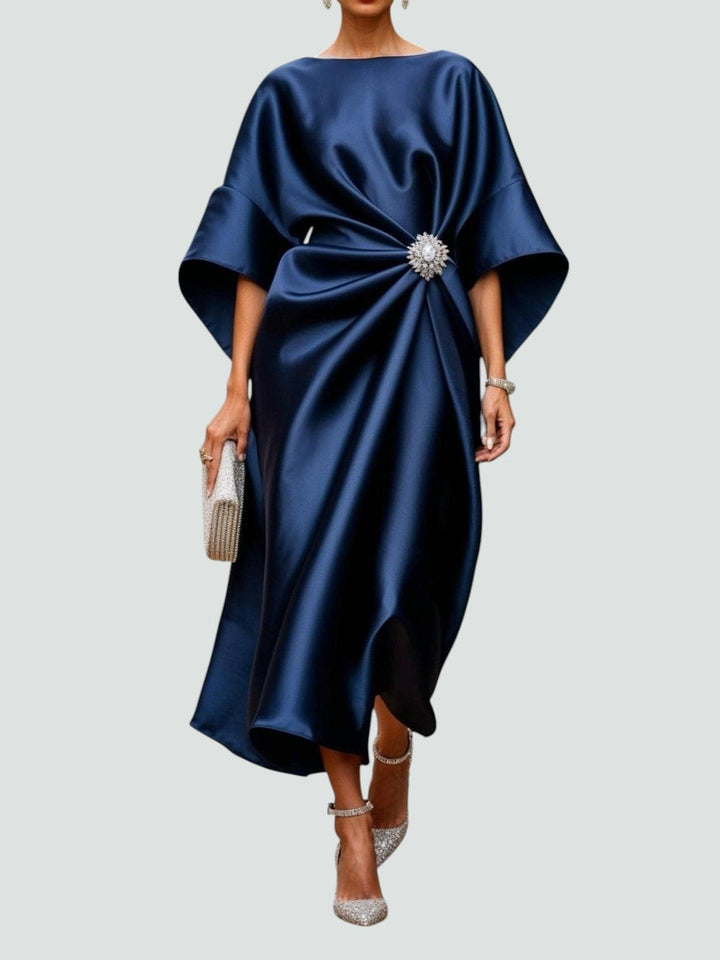Marijona - Rochie lungă Modernă cu Mâneci Cape Din Satin