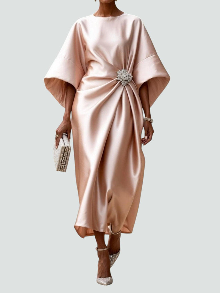 Marijona - Rochie lungă Modernă cu Mâneci Cape Din Satin