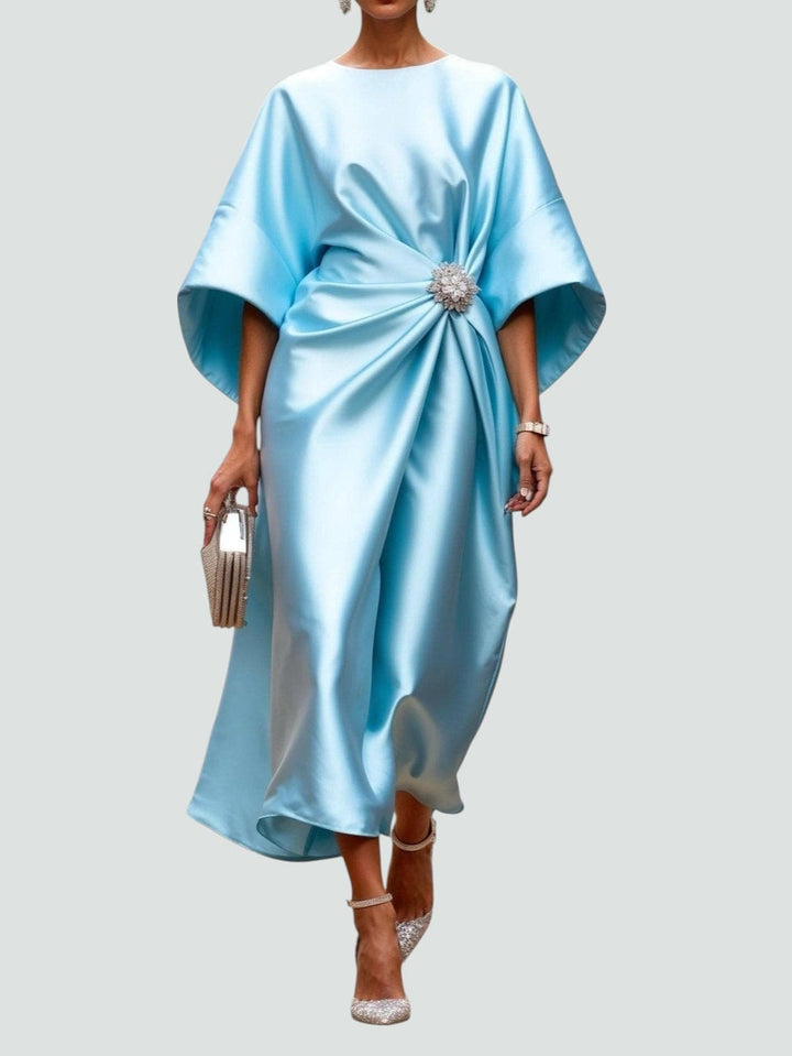 Marijona - Rochie lungă Modernă cu Mâneci Cape Din Satin