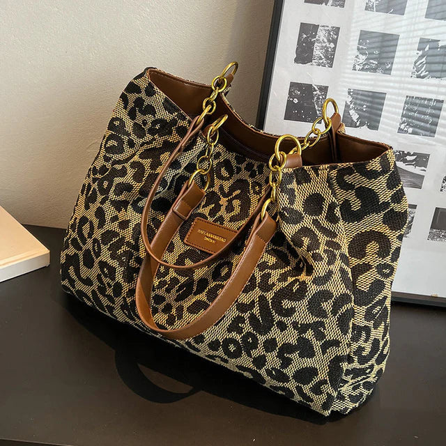 Leonora - Geantă Tote cu Charm Leopard