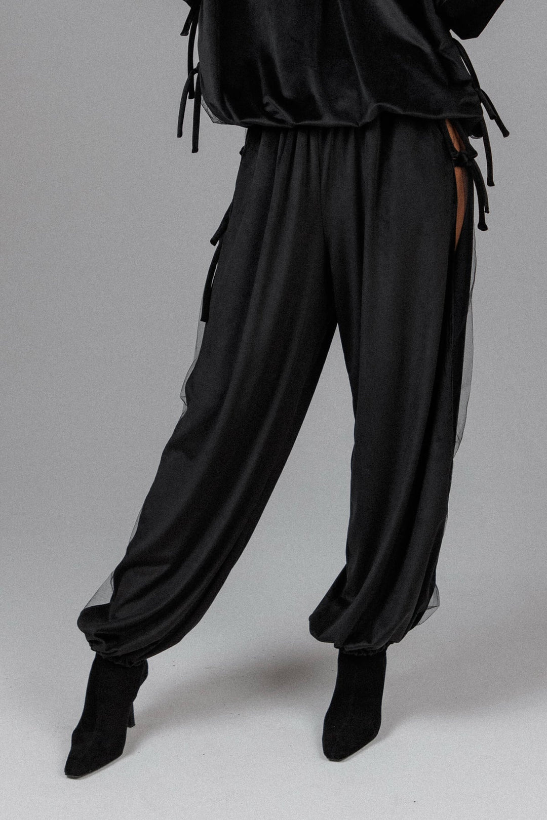 Yuphin - Pantaloni Balon Din Satin Cu Fante Laterale