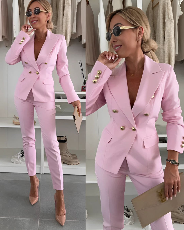 Inna - Costum Sofisticat Cu Două Rânduri De Nasturi