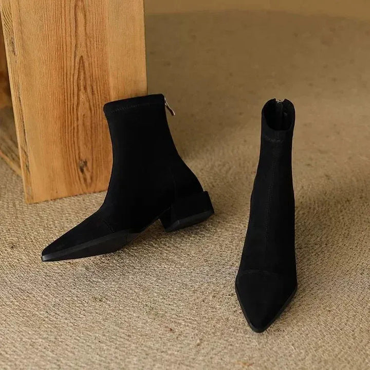 Jerlina – Ghete Din Piele De Căprioară Cu Vârf Ascuțit