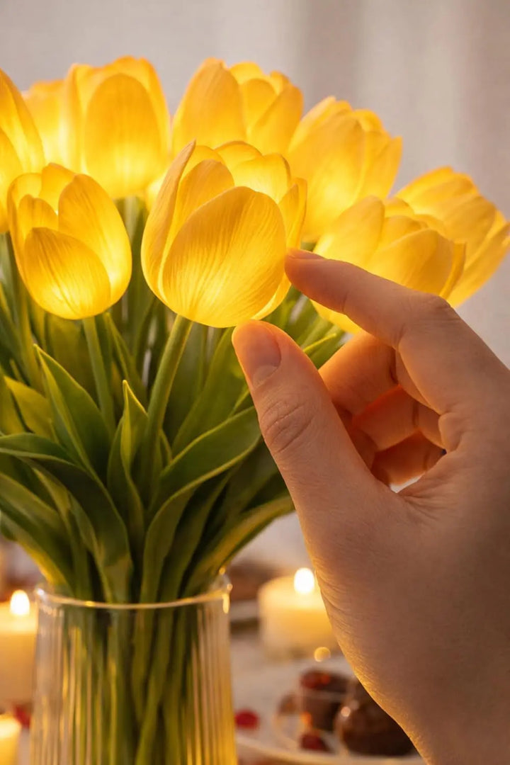 Petaluxe - Lampa Elegantă Cu LED În Formă De Vază De Flori Pentru Un Decor Confortabil Al Casei