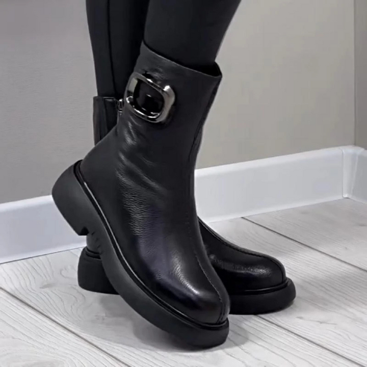 Moniek - Ghete Din Piele Cu Cataramă