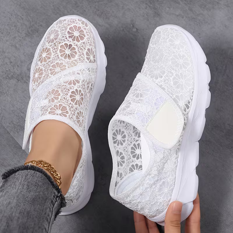 Sabyne - Adidași cu Dantelă Florală și închidere cu Velcro
