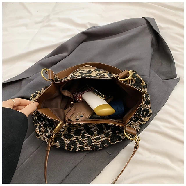 Leonora - Geantă Tote cu Charm Leopard