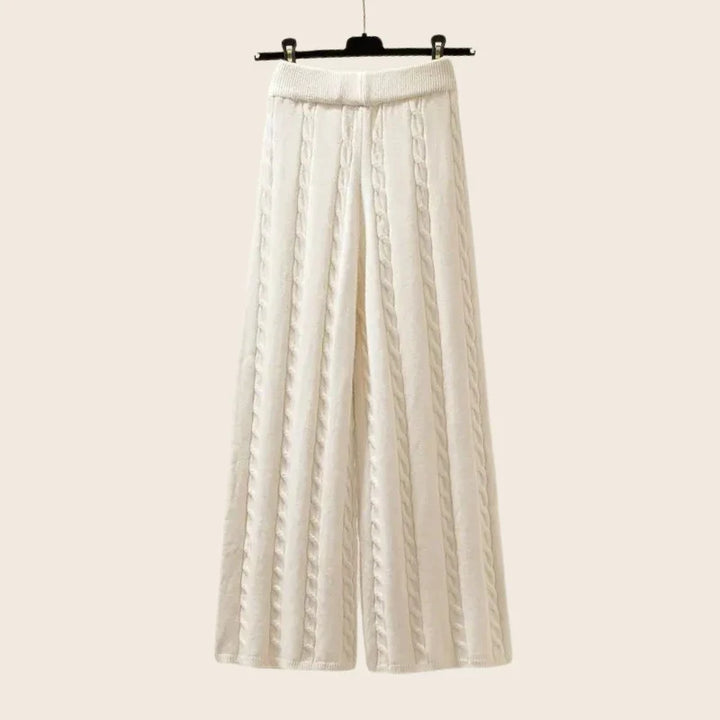 Regine – Set Confortabil Din Tricot Format Din 3 Piese