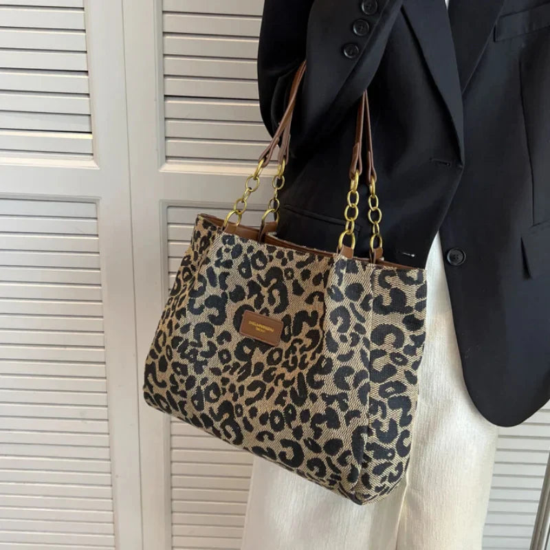 Leonora - Geantă Tote cu Charm Leopard