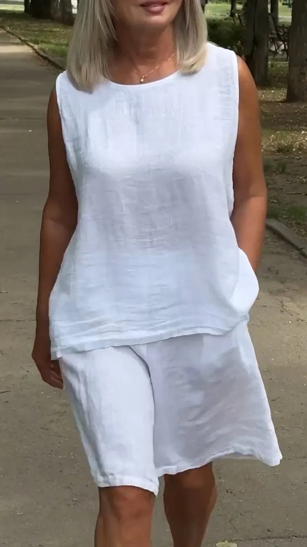 Jileana - Bluză Fără Mâneci Din Material Respirabil și Pantaloni Scurți Largi