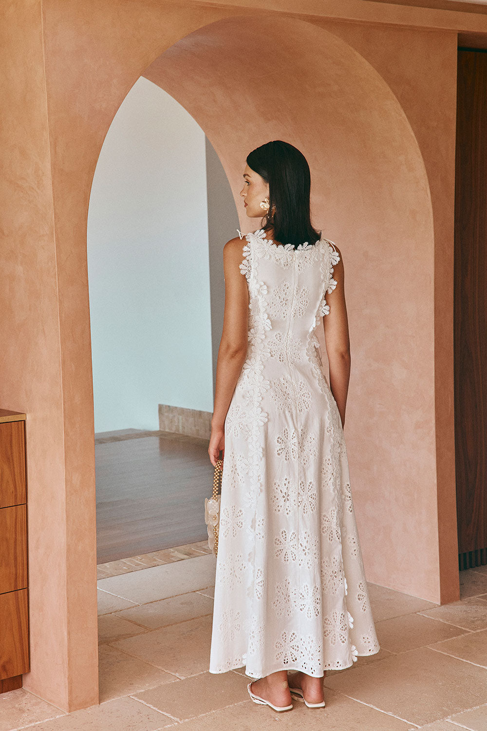 Loreina - Rochie Lungă Cu Bordură Brodată Cu Flori