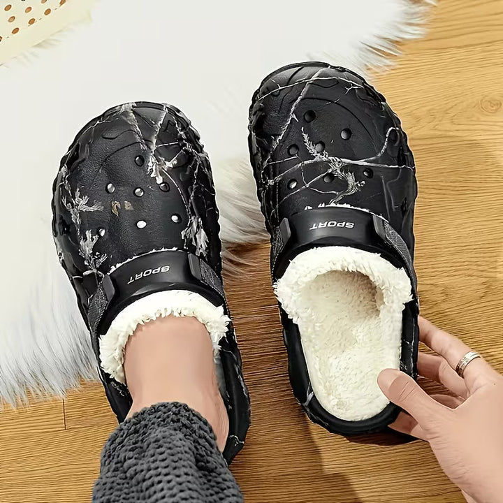 Sjoukje - Saboți cu Imprimeu Camuflaj Căptușiți cu Fleece și Curele Reglabile