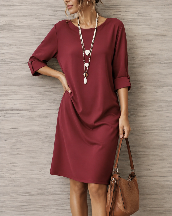Huguette – Rochie Dreaptă cu Guler Rotund și Buzunare