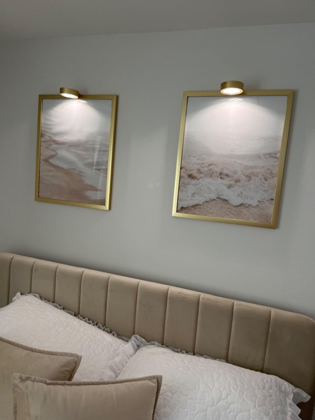 GlowFrame - Lumină Magnetică Pentru Tablouri cu 13 Moduri de Iluminare (Pachet de 3)