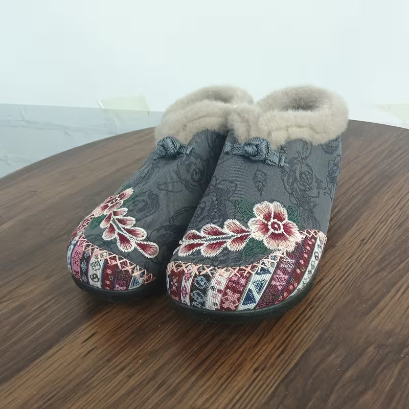 Estila - Papuci de Casă cu Broderie Florală și Bordură Din Pluș