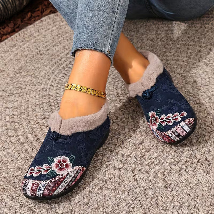 Estila - Papuci de Casă cu Broderie Florală și Bordură Din Pluș
