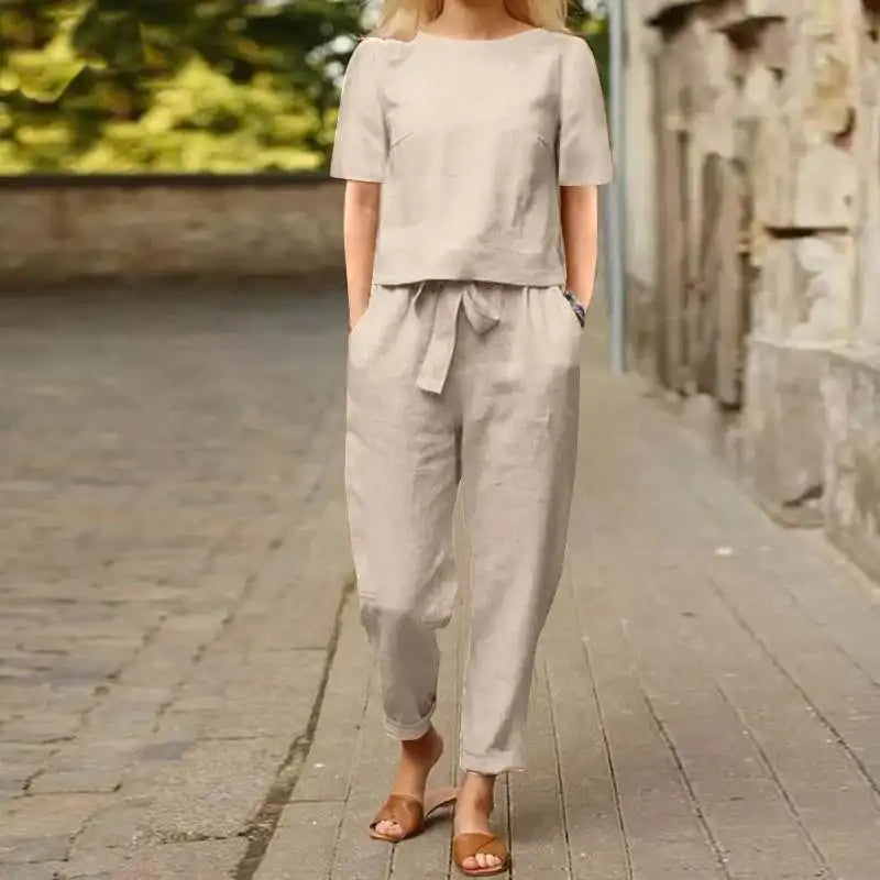Kiyomi - Set cu Bluză cu Mâneci Scurte și Pantaloni