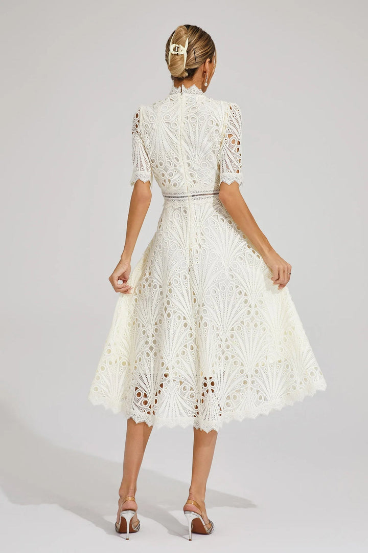 Vorelle - Rochie Casual cu Mâneci Scurte și Broderie Florală