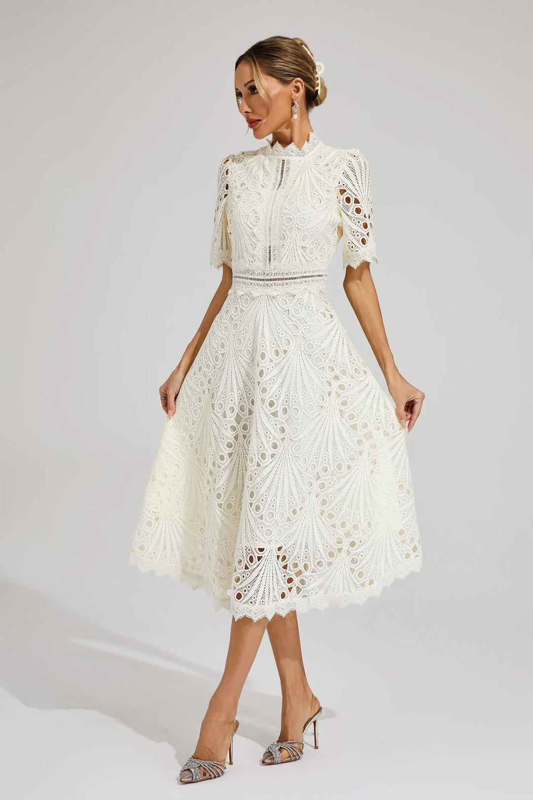 Vorelle - Rochie Casual cu Mâneci Scurte și Broderie Florală