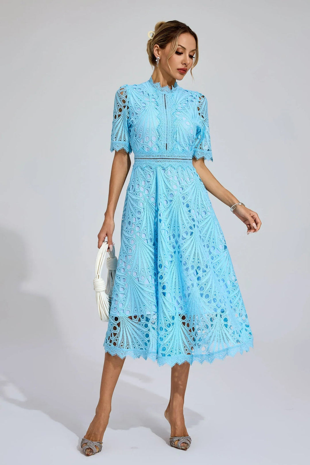Vorelle - Rochie Casual cu Mâneci Scurte și Broderie Florală