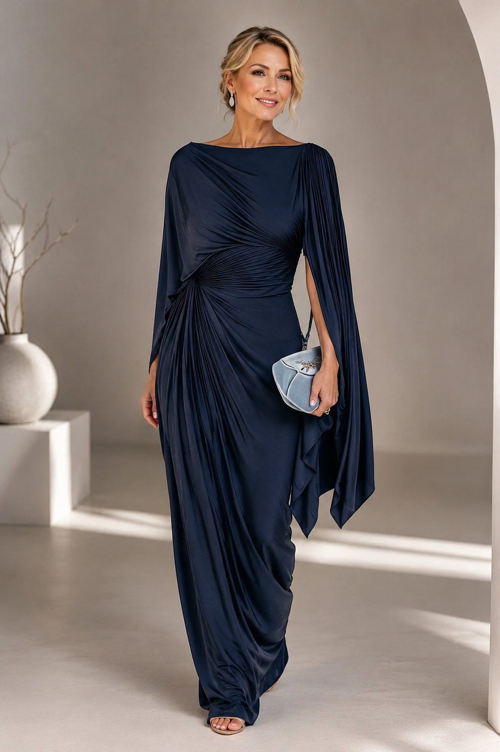 Mirona - Rochie Maxi Plisată Cu Capă