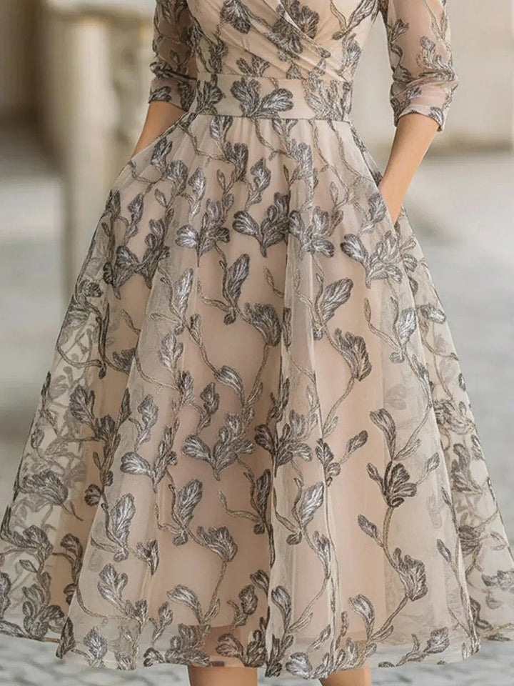 Lyanni – Rochie Lungă Clasică și Elegantă