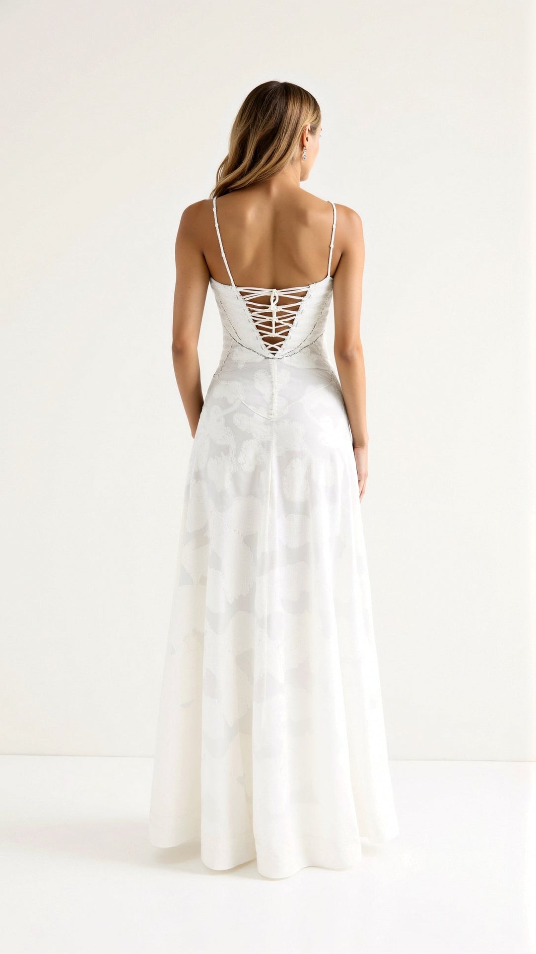 Clarissa - Rochie Lungă Elegantă Cu Dantelă La Spate