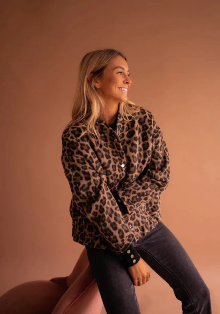 Fairuza - Jacheta Cu Nasturi și Imprimeu Leopard