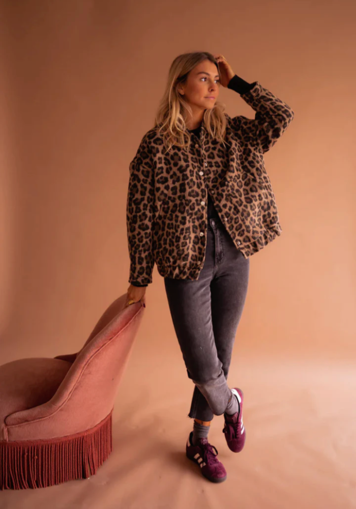 Fairuza - Jacheta Cu Nasturi și Imprimeu Leopard