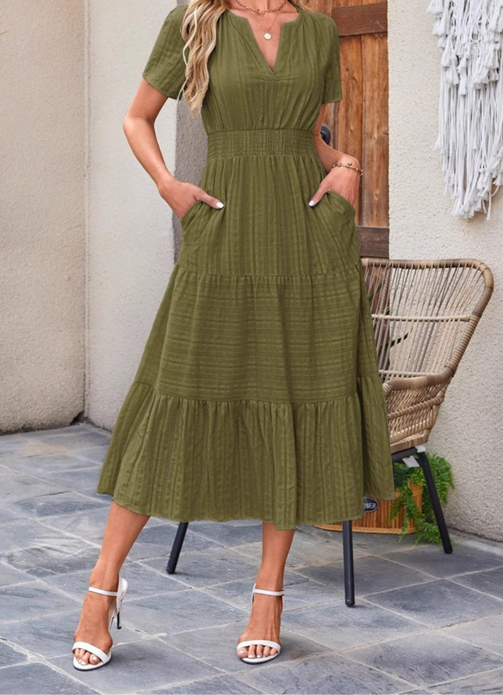 Jikina – Rochie Midi Cu Decolteu în V în Straturi și Buzunare