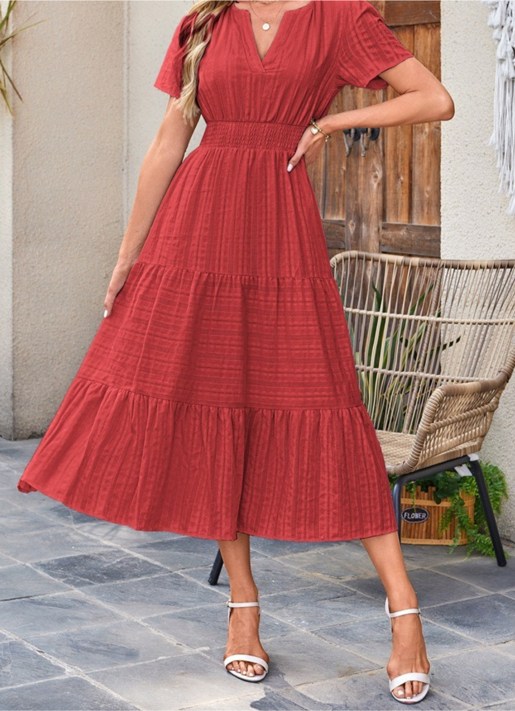Jikina – Rochie Midi Cu Decolteu în V în Straturi și Buzunare
