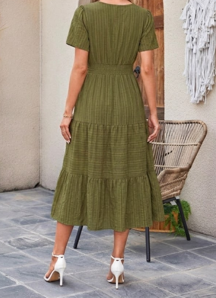 Jikina – Rochie Midi Cu Decolteu în V în Straturi și Buzunare