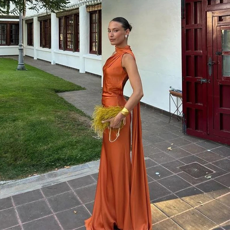 Lucila - Rochie Lungă Cu Gât Halter