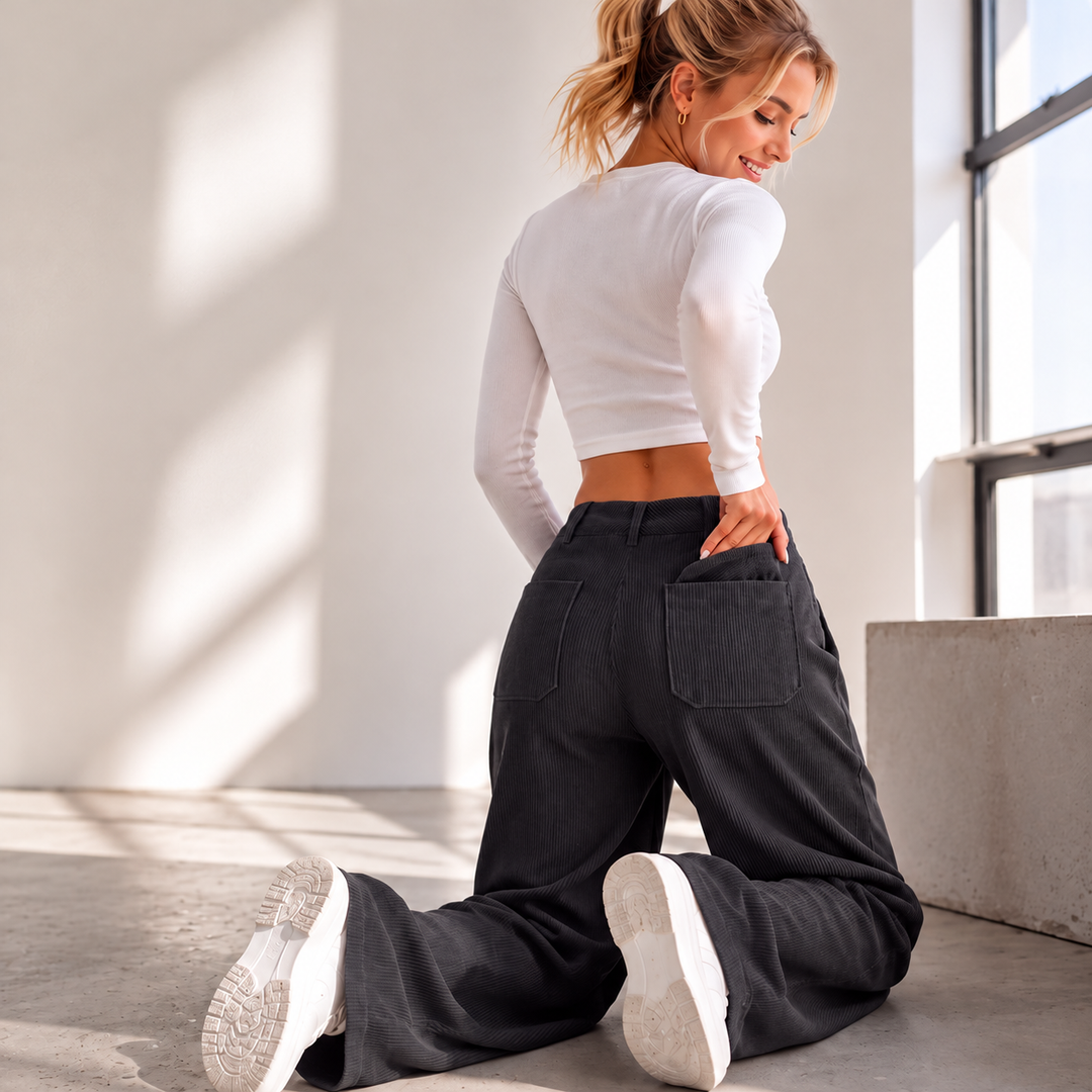 Jina – Pantaloni cu croi larg și buzunare în față