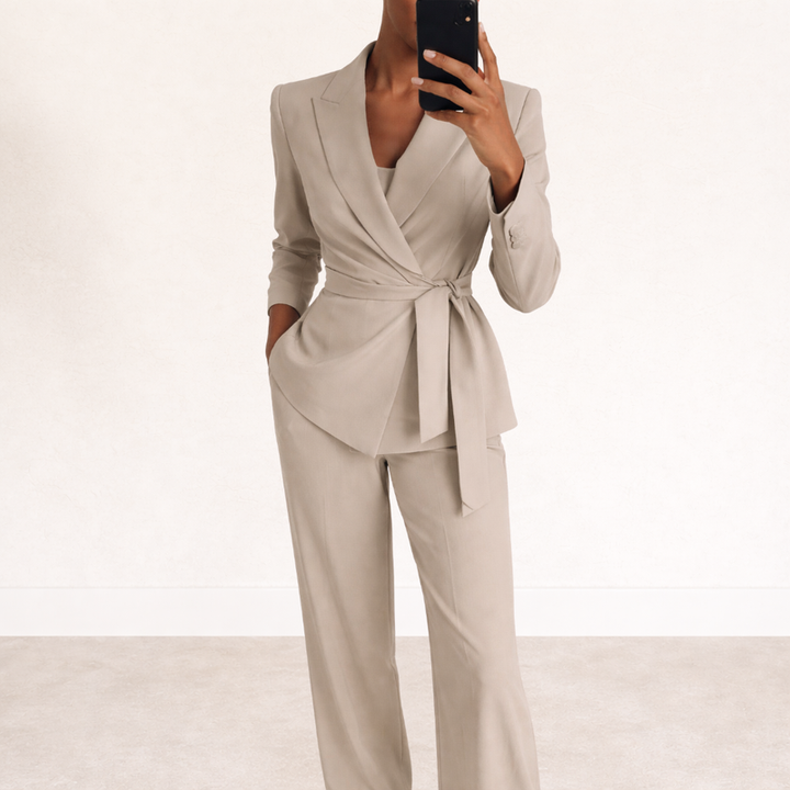 Aliona - Set Blazer Cu Drapaj și Pantaloni