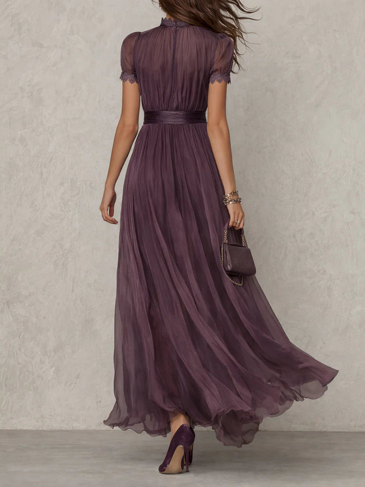 Cynthy – Rochie Lungă în Nuanțe de Prune Cu Dantelă