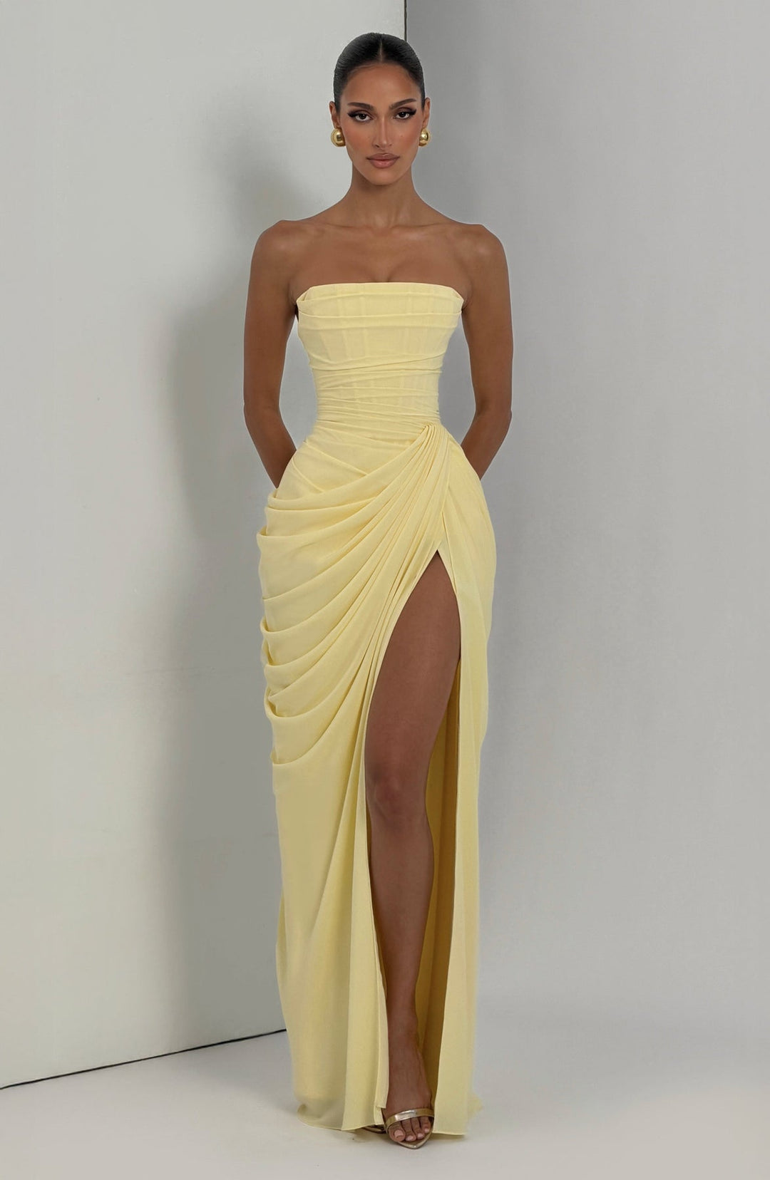 Sabrina - Rochie lungă fără Bretele, cu Decupaj Lateral și Croială Sculpturală