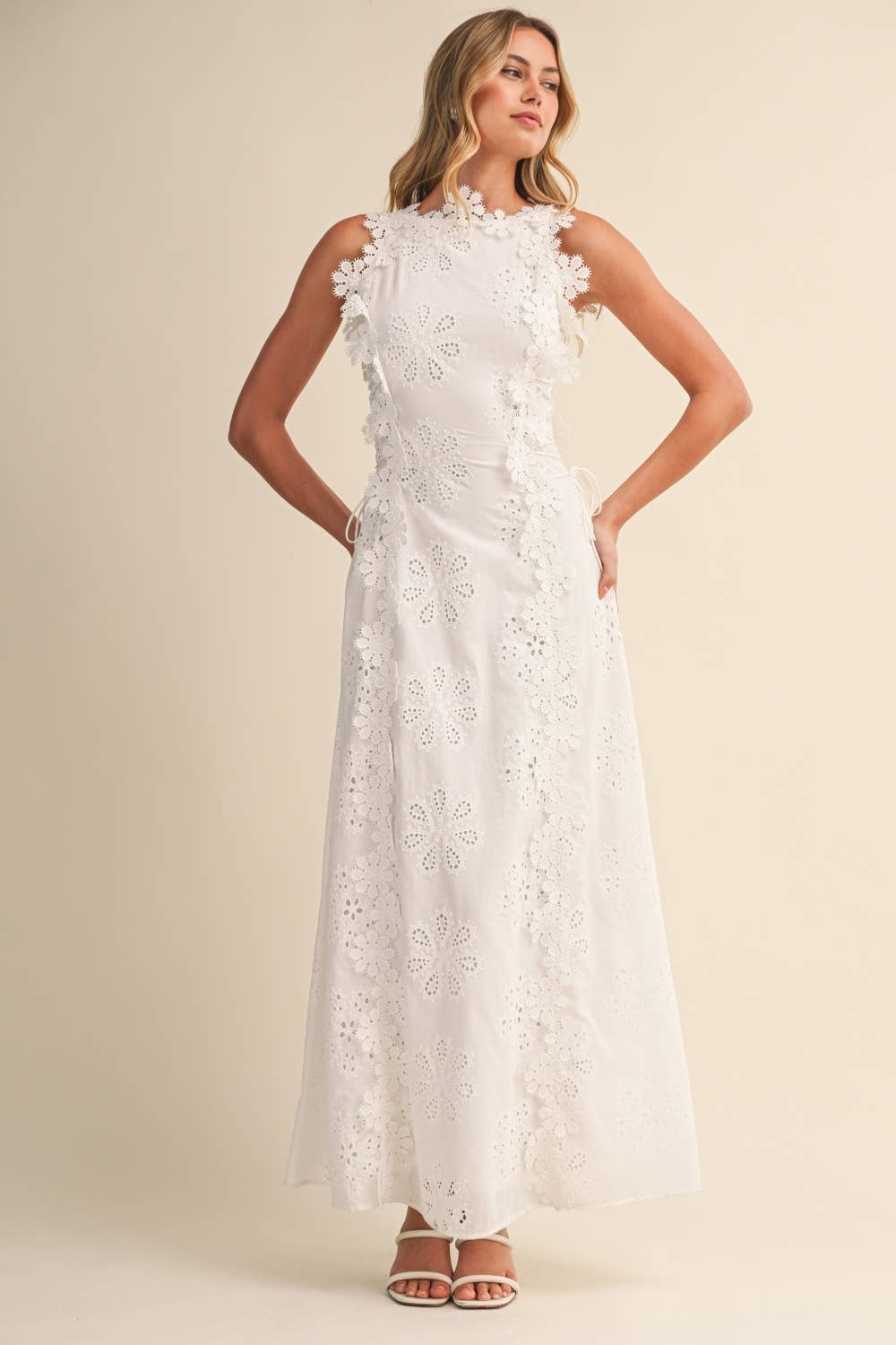 Azalia - Rochie maxi fără Mâneci, cu Broderie Florală