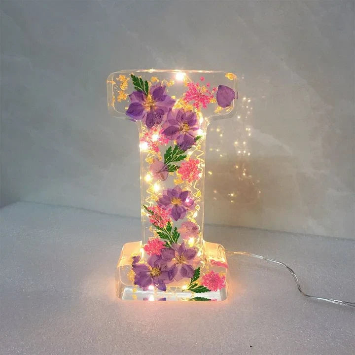 FloraShine - Lampă de Noptieră cu Flori Din Rășină Realizată Manual