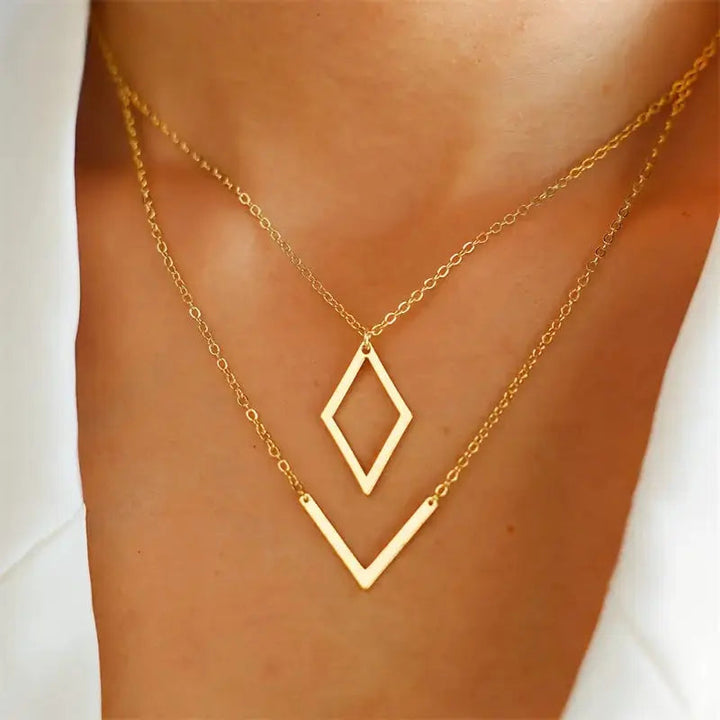Yarabella - Colier Elegant cu Pandantiv Geometric în Formă de V