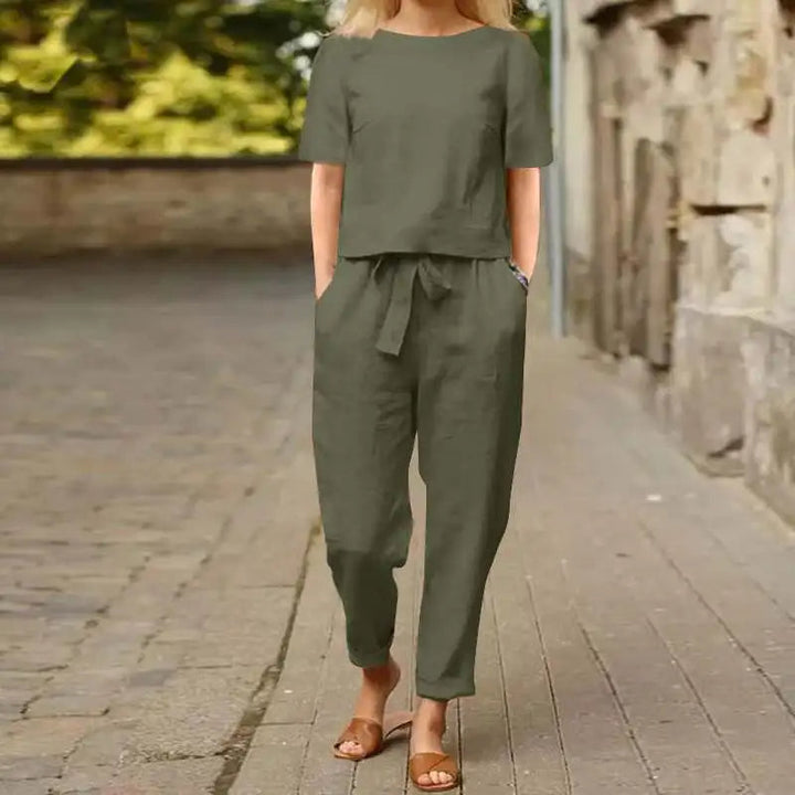 Kiyomi - Set cu Bluză cu Mâneci Scurte și Pantaloni