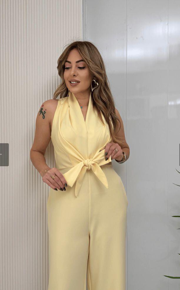 Kamwi - Salopetă Elegantă Cu Decolteu Drapat Și Pantaloni Largi