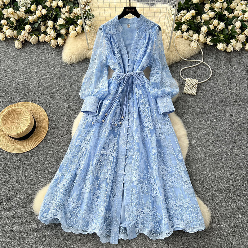 Roslyn - Rochie Lungă Brodată Cu Mâneci Lungi Bufante