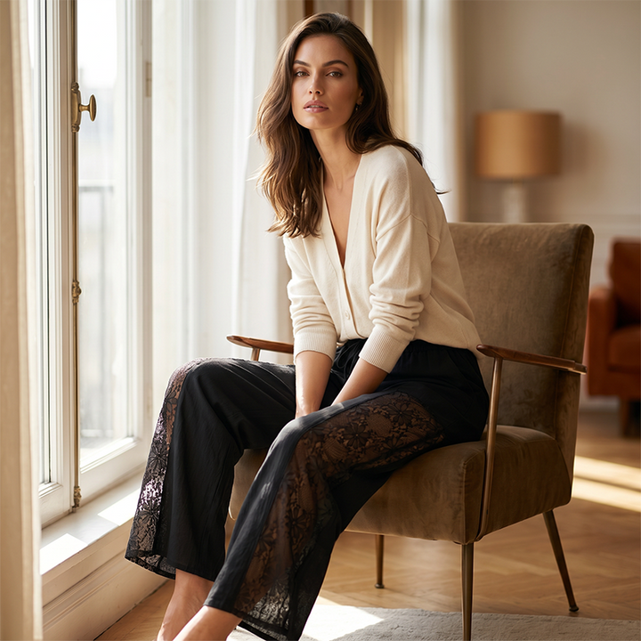 Qerina - Pantaloni Cu Inserții Delicate Din Dantelă Cu Motive Florale