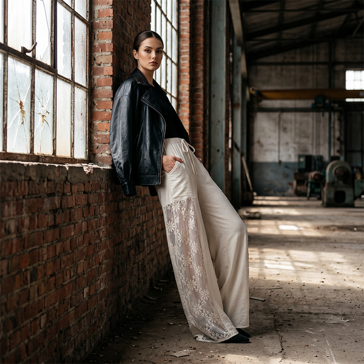 Qerina - Pantaloni Cu Inserții Delicate Din Dantelă Cu Motive Florale
