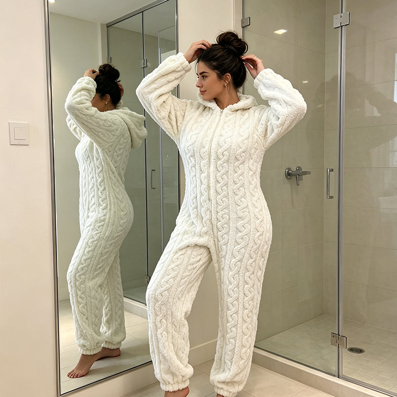 Selia - Salopetă Cu Glugă, Tricotată În Stil „Cable Knit”, Care Oferă Căldură