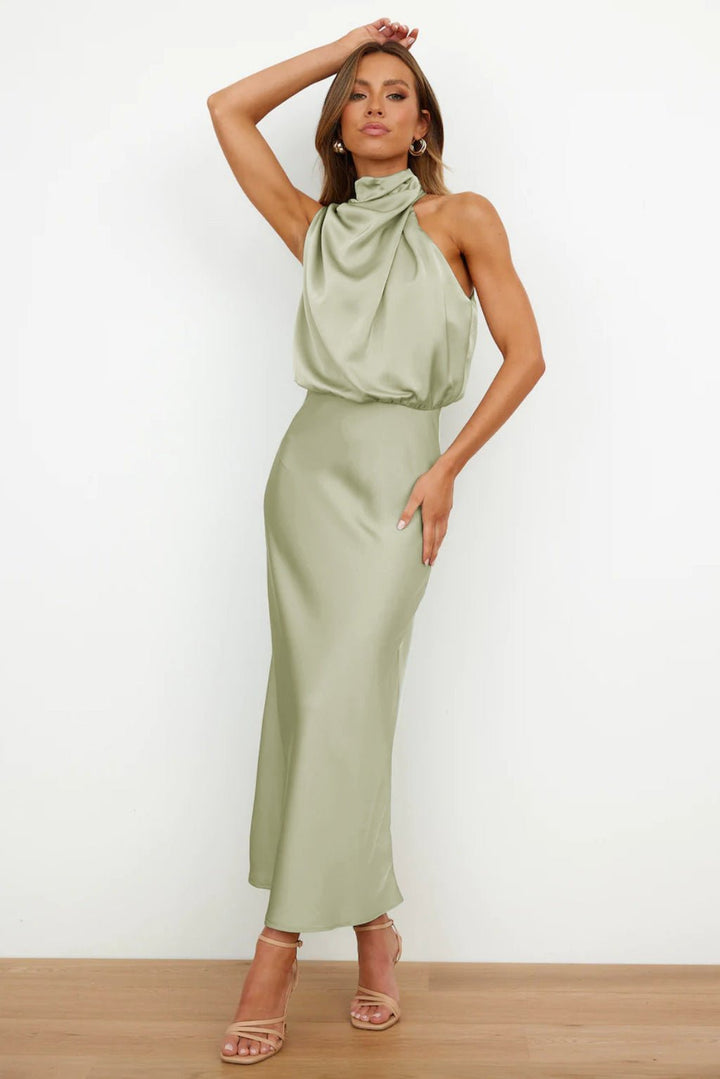Aukje – Rochie Lungă Elegantă Din Satin Fără Mâneci
