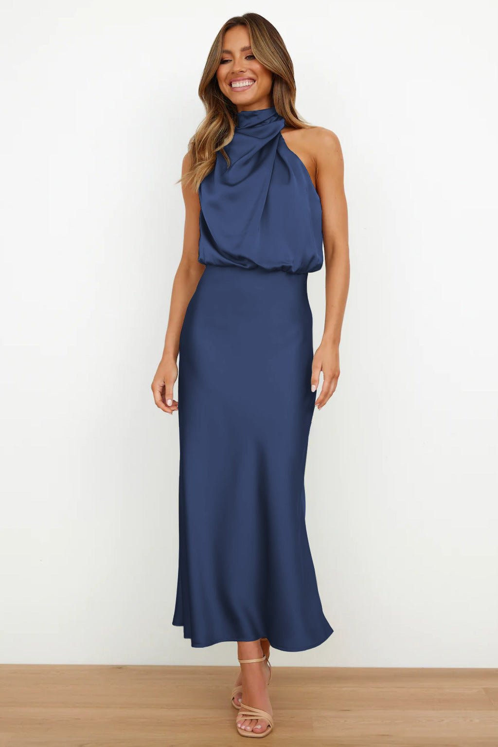 Aukje – Rochie Lungă Elegantă Din Satin Fără Mâneci